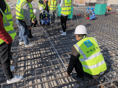 我院二期工程项目实训楼圆满封顶，技术服务精准护航